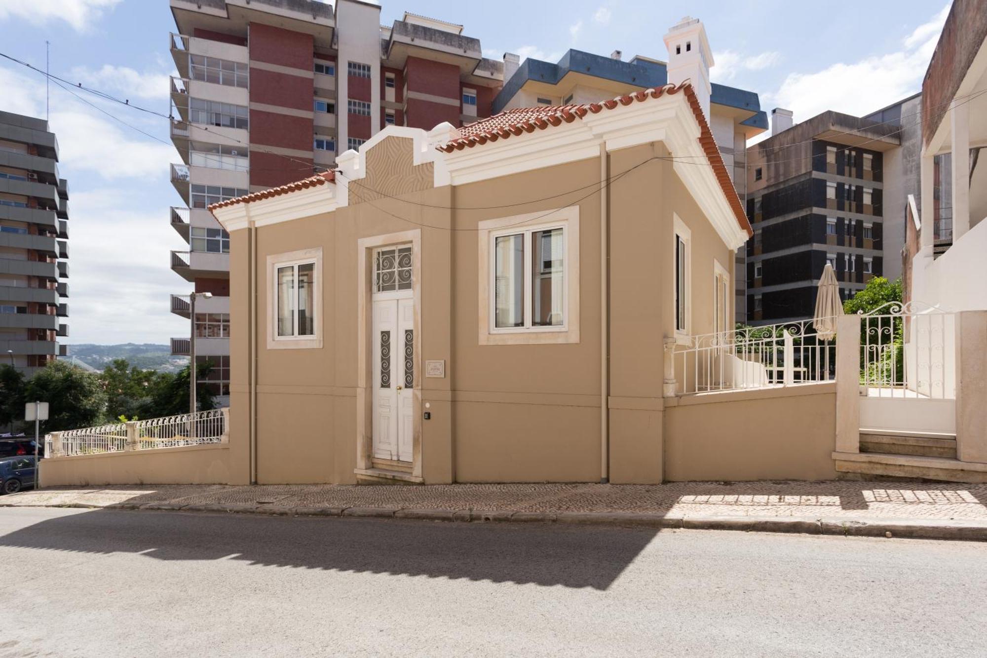 Vila Julieta Guesthouse Coimbra Luaran gambar
